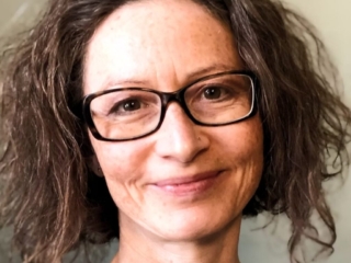 Dr Christa Maynard, PhD(med), Nutritional Therapist Dr Christa Maynard portrait at food for the brain