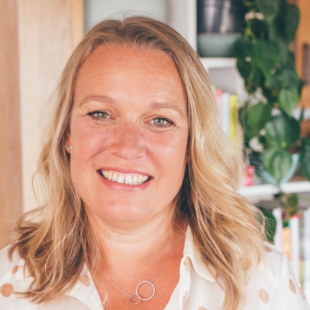 Ruth Etches LLB (Hons) DipCNM mBANT rCNHC mIFM Ruth Etches Foof for the Brain Practitioner