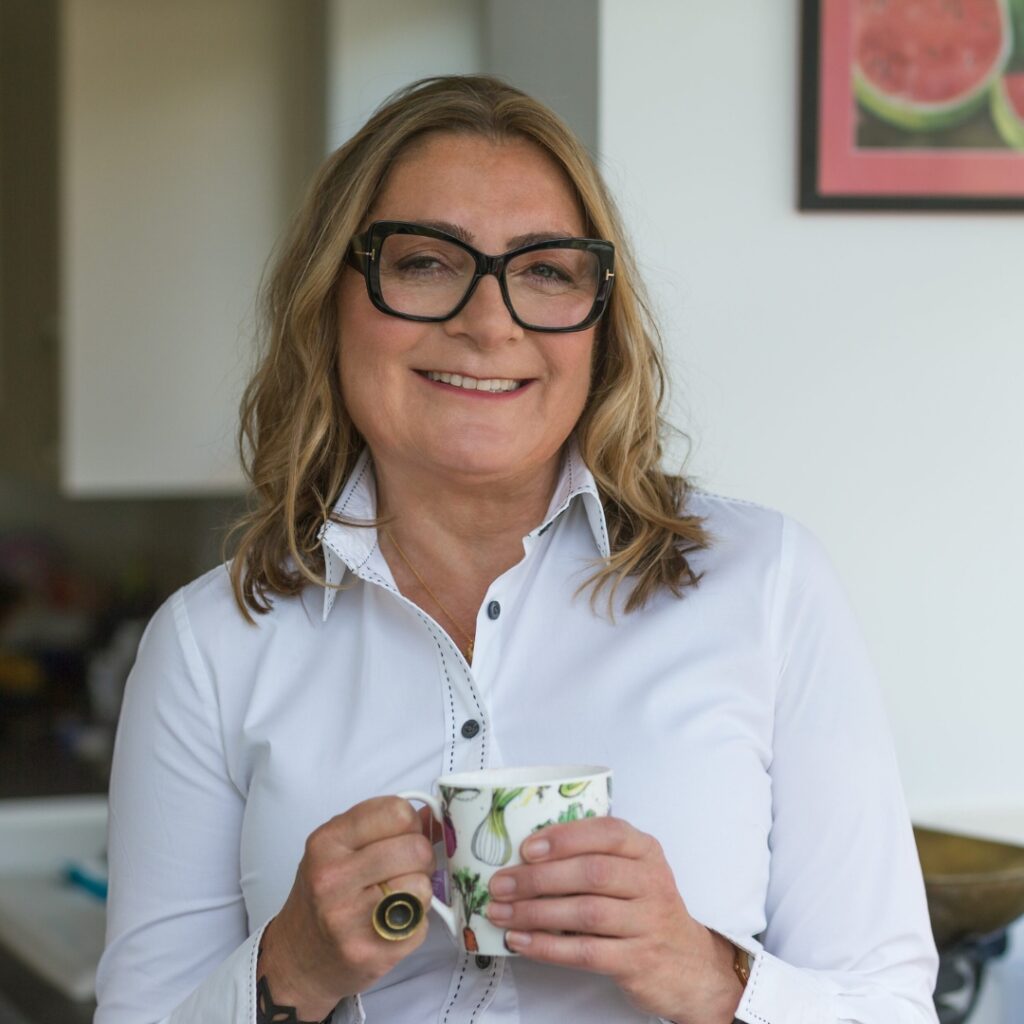 Helen Ritchie, BA (Hons) DipION, mBANT, rCNHC Helen Ritchie portrait food for the brain