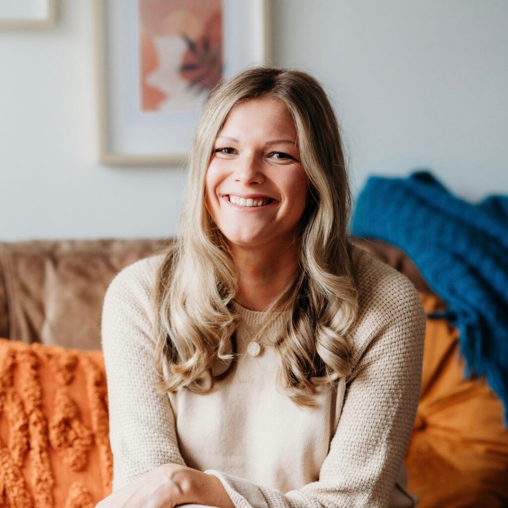 Ellie Killick-West, BSc (Hons) Psychology, DipION, mBANT, rCNHC Ellie Killick-West portrait food for the brain