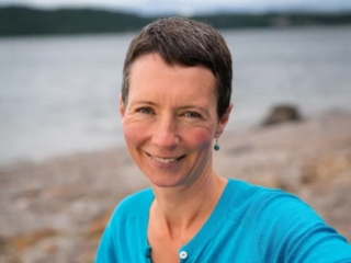 Moira Newiss, mBANT, mUKIHCA, DipION Moira Newiss portrait Food for the brain